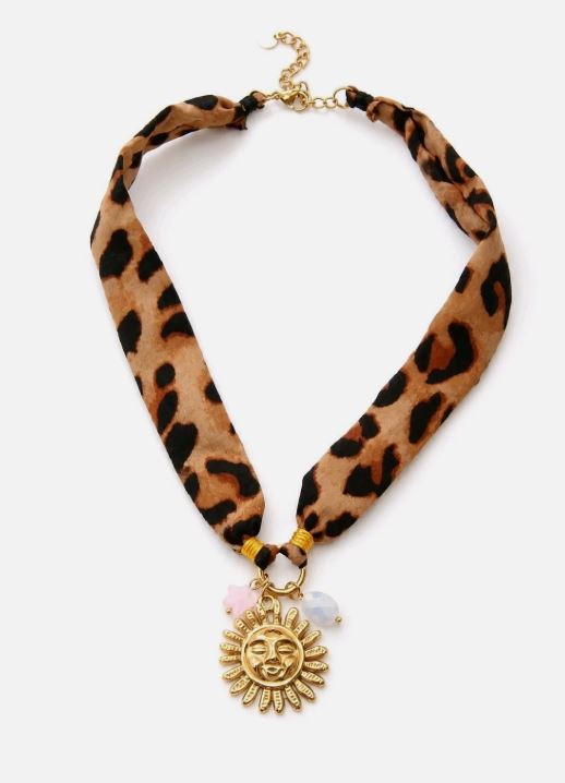 Collier foulard léopard avec pendentif soleil doré