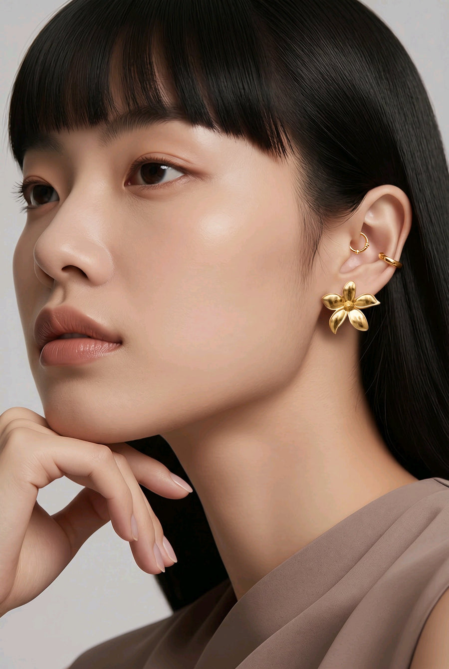 Boucles d’Oreilles Fleur Dorée – Élégance Florale