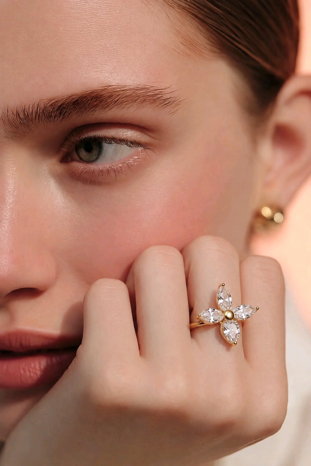 Bague Ajustable Fleur Strass acier inoxydable – Éclat Délicat
