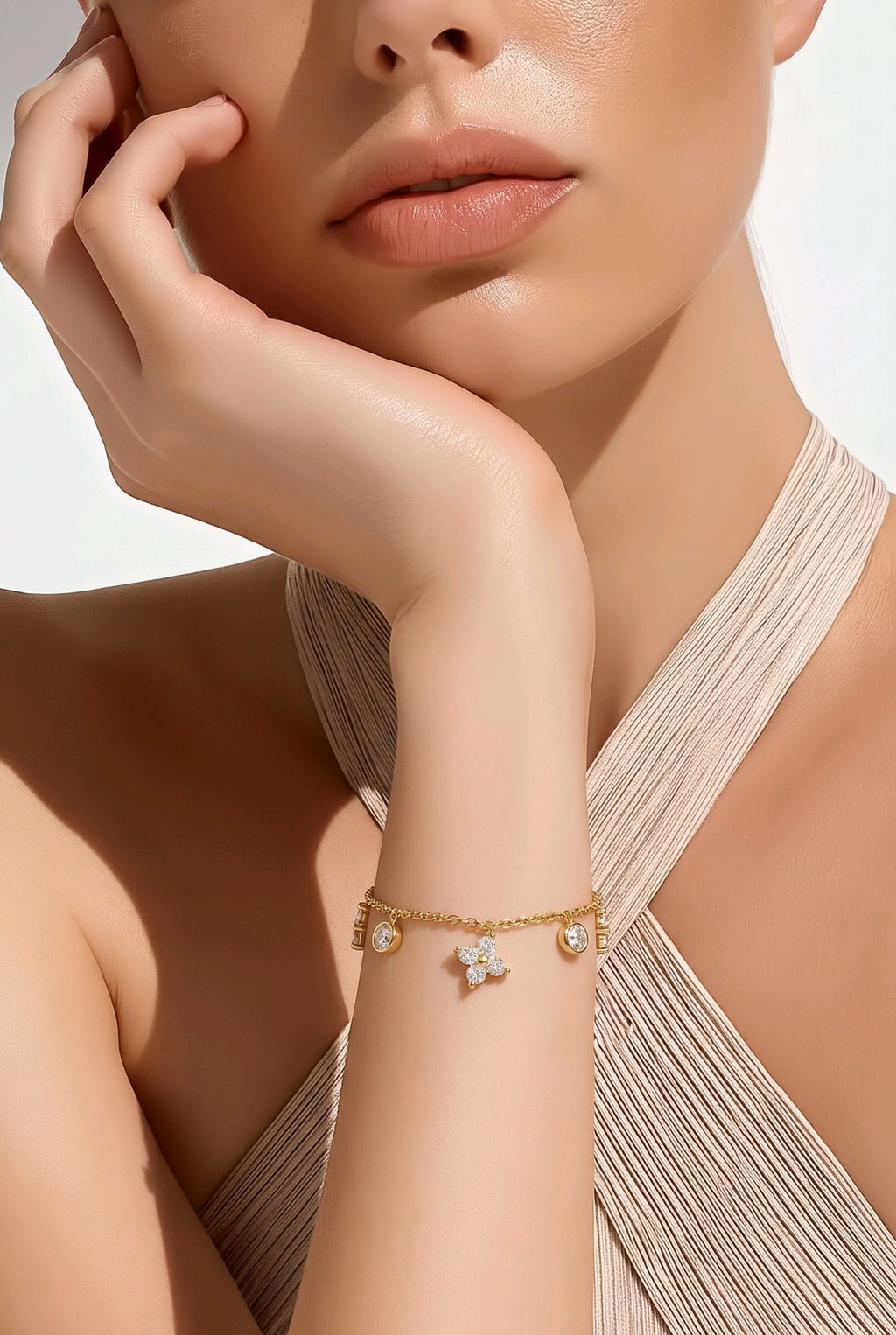 Bracelet chaîne acier inoxydable doré charmes trèfles strassés