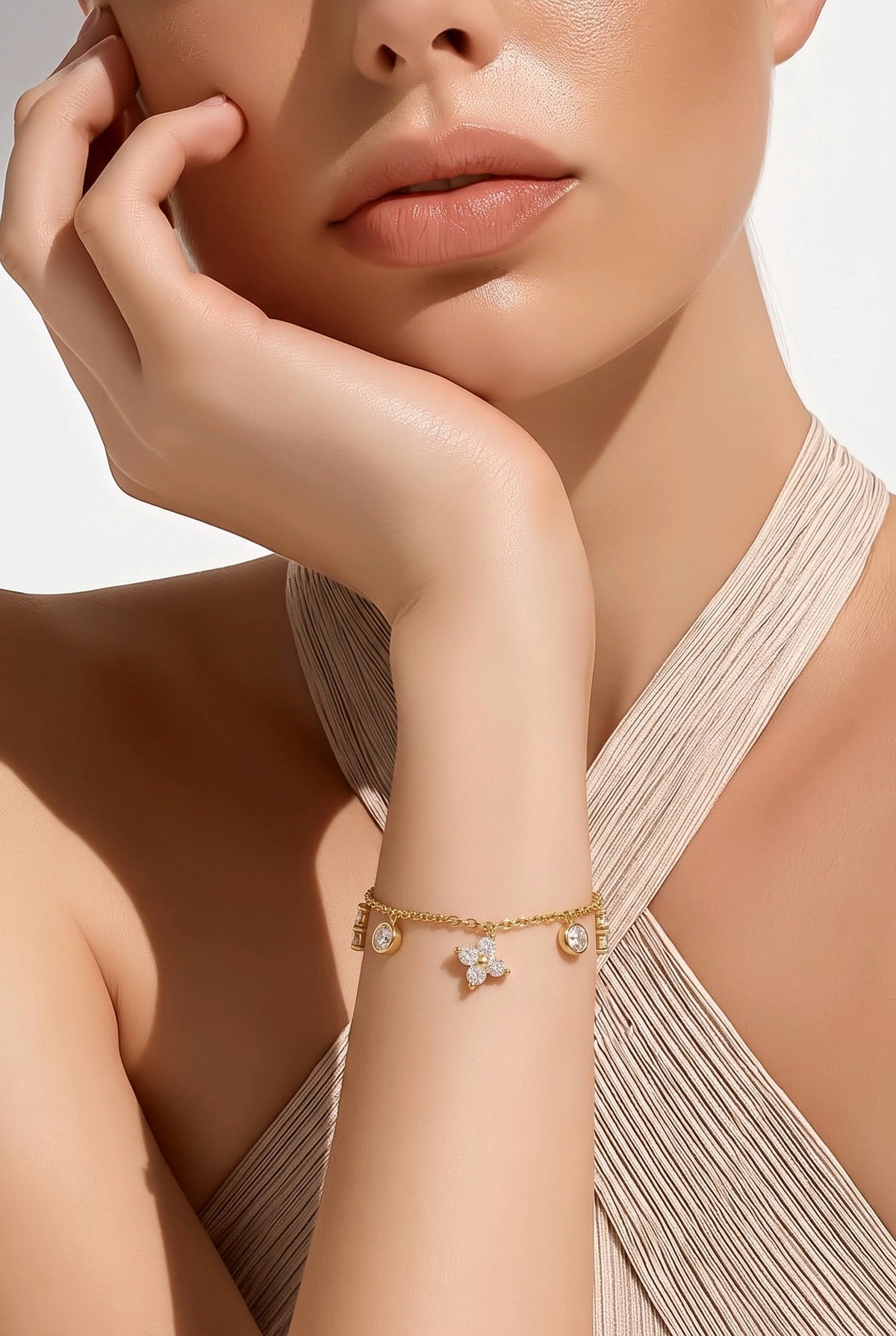 Bracelet chaîne acier inoxydable doré charmes trèfles strassés