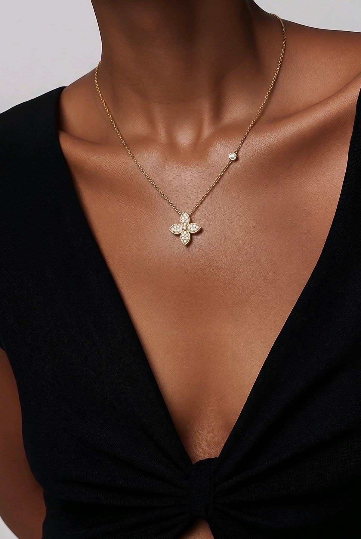 Collier pendentif trèfle strass acier inoxydable